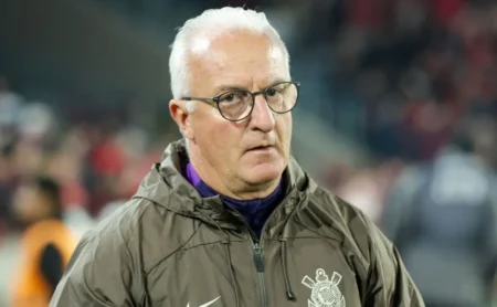 Dorival Júnior terá reforços defensivos para enfrentar o Grêmio após um mês Dorival Júnior terá reforços defensivos para enfrentar o Grêmio após um mês