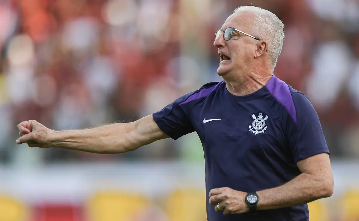 Dorival Jr. conta com três desfalques no meio-campo do Corinthians para enfrentar o Grêmio pelo Brasileirão. Dorival Jr. conta com três desfalques no meio-campo do Corinthians para enfrentar o Grêmio pelo Brasileirão.