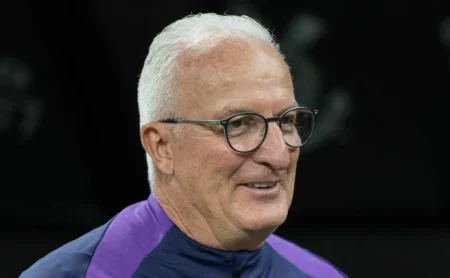 Dorival confirma o retorno de José Martínez e sublinha a disputa por posição no Corinthians. Dorival confirma o retorno de José Martínez e sublinha a disputa por posição no Corinthians.