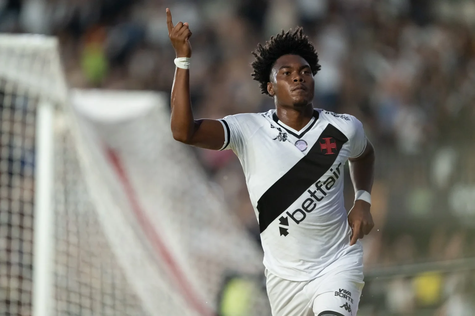 Dúvida de Diniz: GB é uma boa opção para disputar vaga no time titular do Vasco Dúvida de Diniz: GB é uma boa opção para disputar vaga no time titular do Vasco