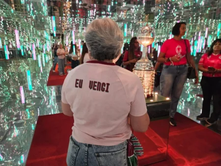 Elas Venceram: Fluminense homenageia torcedoras que lutam contra o câncer de mama no Outubro Rosa "Elas Venceram: Fluminense homenageia torcedoras que lutam contra o câncer de mama no Outubro Rosa"