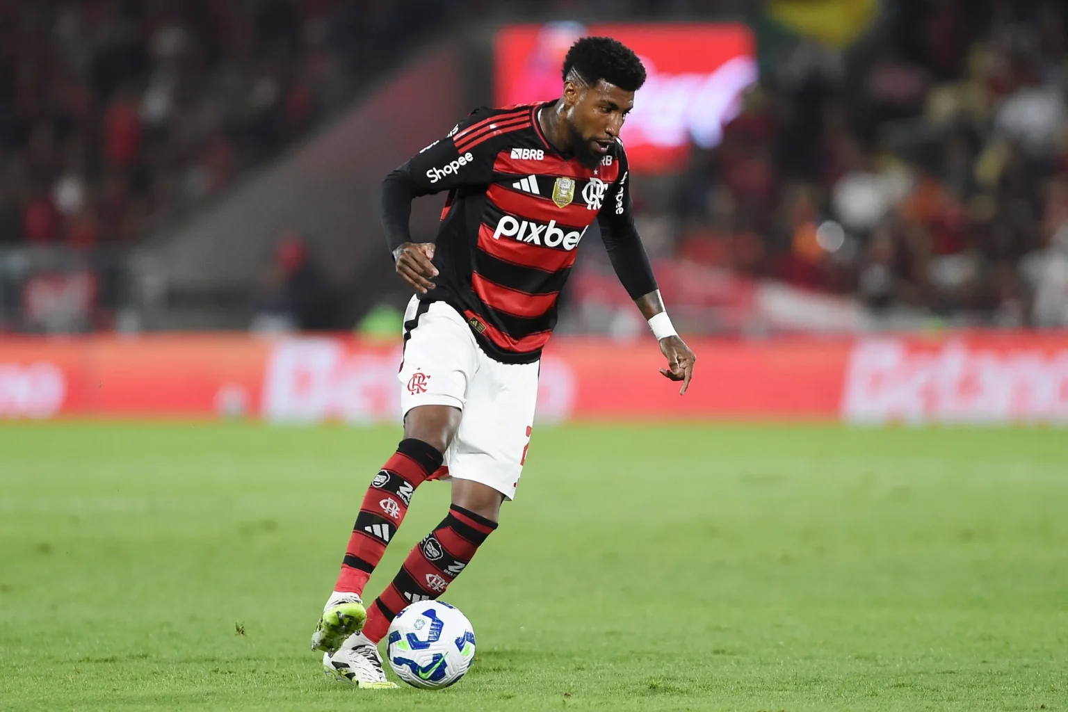 Emerson Royal elogia torcida do Flamengo e ironiza a pressão: O Andreas que o diga Emerson Royal elogia torcida do Flamengo e ironiza a pressão: "O Andreas que o diga"