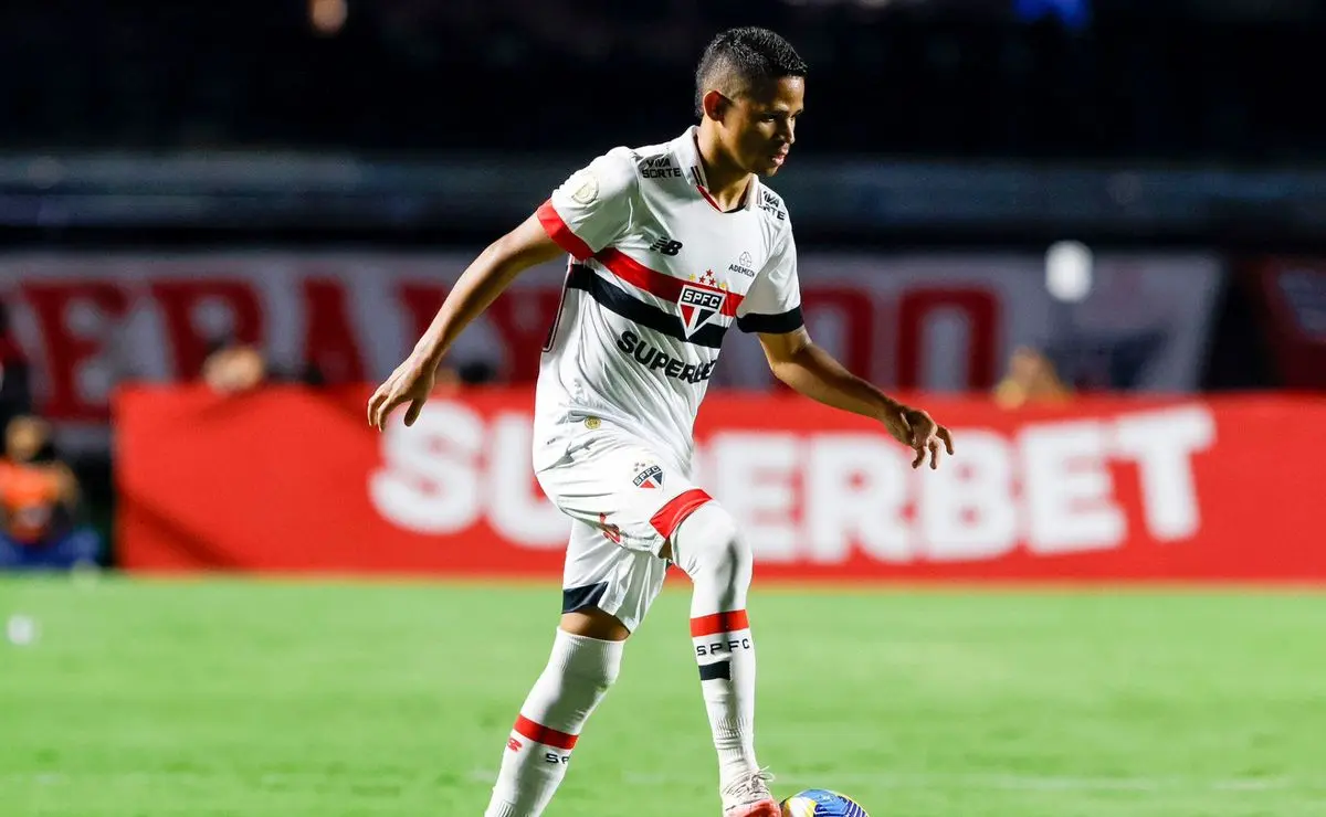 Erick desperta interesse de clubes, mas aguarda decisão do São Paulo para 2026