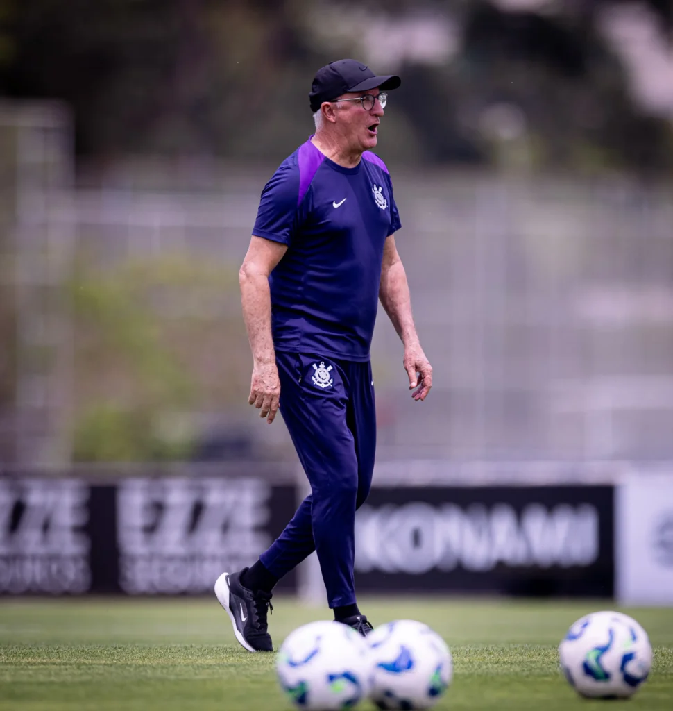 Escalação do Corinthians: Dorival Experimenta Alterações para Clássico e Deixa Garro na Reserva Alternativa
