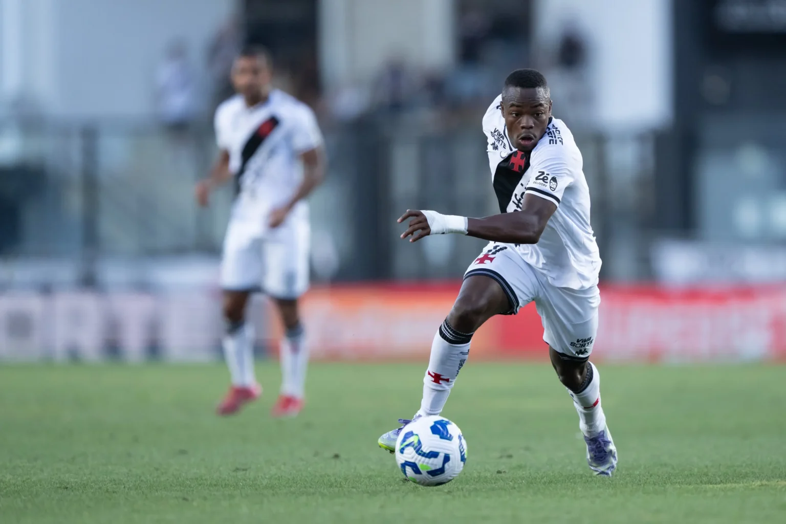 Escalação do Vasco: Cuesta volta ao time e Gómez figura entre os titulares no ataque Escalação do Vasco: Cuesta volta ao time e Gómez figura entre os titulares no ataque