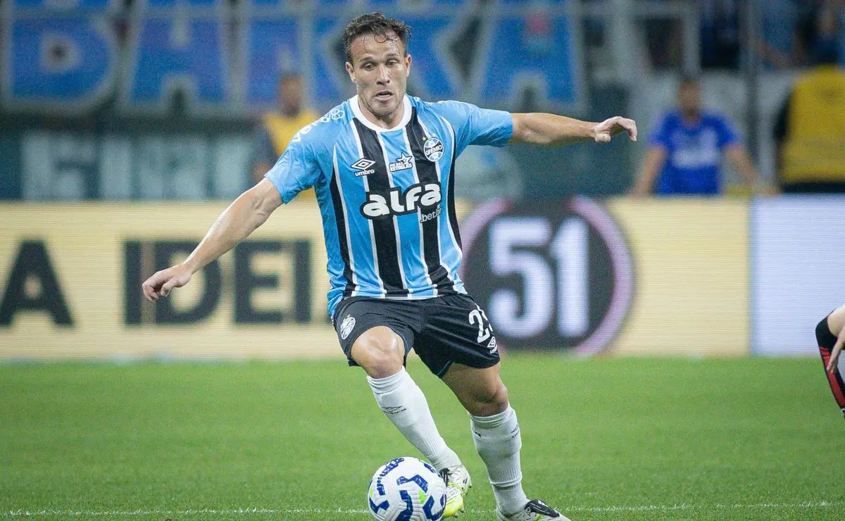 Estafe de Arthur Aposta em Convocação para Seleção Brasileira e CBF de Olho em Corinthians x Grêmio