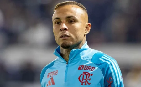 Everton Cebolinha corre risco de ficar fora do restante da temporada 2025 "Everton Cebolinha corre risco de ficar fora do restante da temporada 2025"