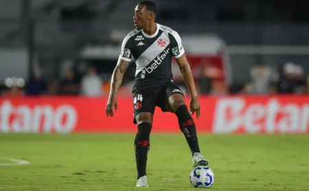 Ex-Vasco, Luiz Gustavo enfrenta desafios e busca espaço no Bahia