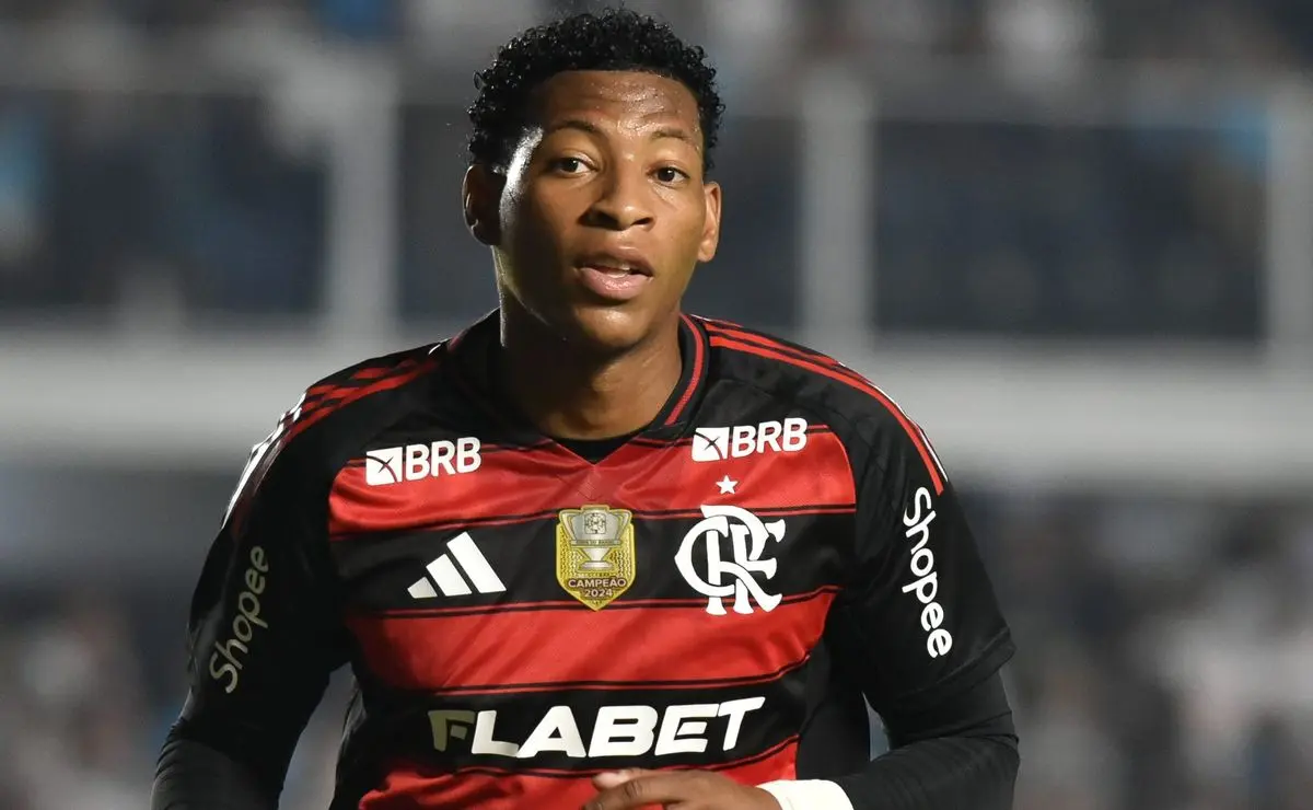 Expulso na Libertadores, jogador da Plata desabafa em revolta no vestiário do Flamengo