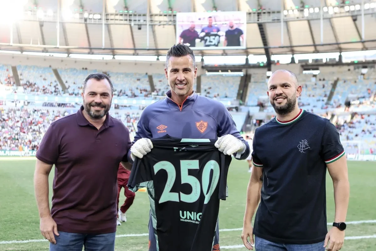 Fábio Alcança a Marca Centenária e Integra o Seleto Grupo de Goleiros Históricos do Fluminense Fábio Alcança a Marca Centenária e Integra o Seleto Grupo de Goleiros Históricos do Fluminense