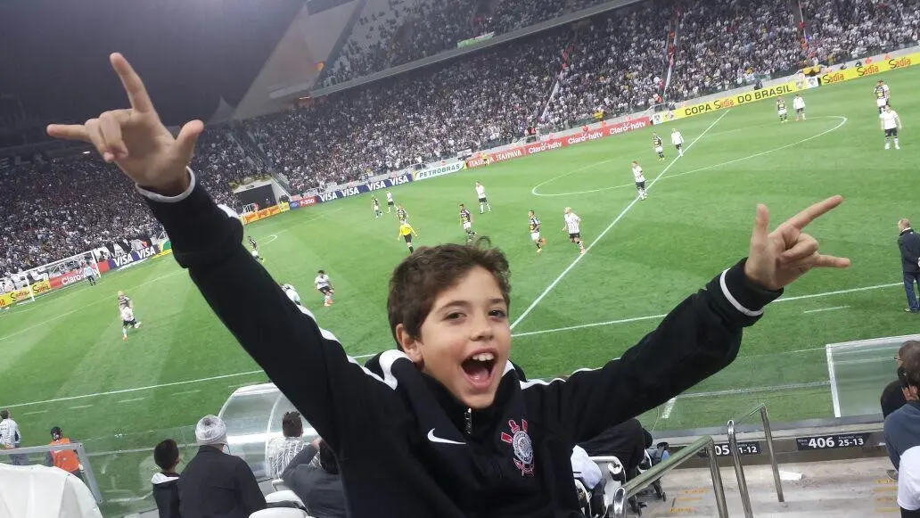 Felipe Longo, do berço ao gol de honra: a história do goleiro que estreou contra o Santos Felipe Longo, do berço ao gol de honra: a história do goleiro que estreou contra o Santos