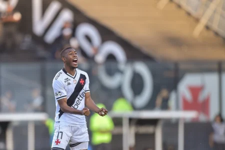 Felipe Melo solicita Léo Jardim e Rayan, do Vasco, e Vitor Roque, do Palmeiras, na Seleção: É momento agora Felipe Melo solicita Léo Jardim e Rayan, do Vasco, e Vitor Roque, do Palmeiras, na Seleção: "É momento agora"