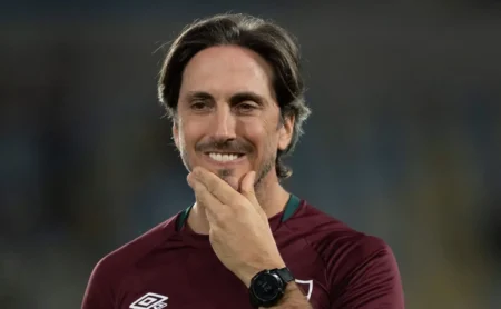 Fernando Diniz recebe recado de Zubeldía e revela informações sobre Lucho Acosta e Nonato para Vasco x Fluminense Fernando Diniz recebe recado de Zubeldía e revela informações sobre Lucho Acosta e Nonato para Vasco x Fluminense