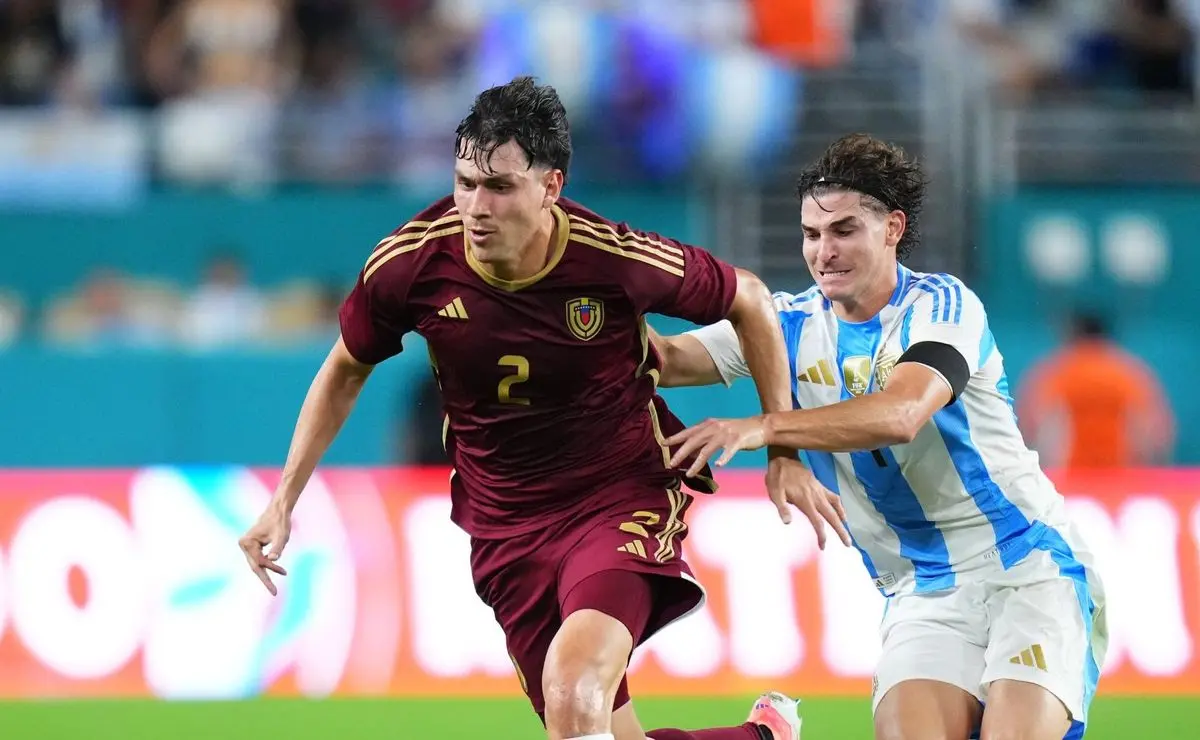 Ferraresi volta aos gramados pela Venezuela e ajuda na estabilidade do sistema defensivo de Hernán Crespo no São Paulo Ferraresi volta aos gramados pela Venezuela e ajuda na estabilidade do sistema defensivo de Hernán Crespo no São Paulo