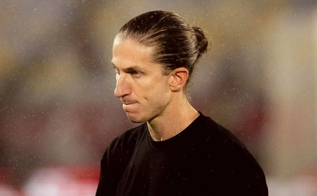 Filipe Luís convoca jogadores do Flamengo para reunião focada no duelo contra o Racing na Argentina