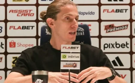 Filipe Luís menciona Cruzeiro e destaca que elenco se aproxima de Flamengo e Palmeiras Filipe Luís menciona Cruzeiro e destaca que elenco se aproxima de Flamengo e Palmeiras