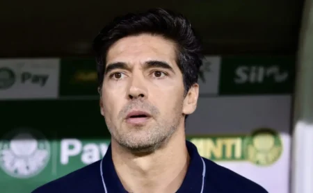 Filipe Luís é o novo rei do futebol, diz jornal espanhol ao esquecer Abel Ferreira Filipe Luís é o "novo rei" do futebol, diz jornal espanhol ao esquecer Abel Ferreira