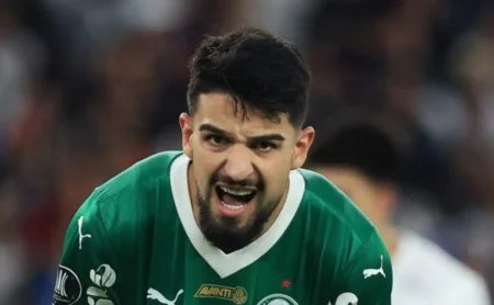 Flaco López Acredita na Virada e Não se Dá por Vencido Após Vexame: Agora é em Nossa Casa Flaco López Acredita na Virada e Não se Dá por Vencido Após Vexame: "Agora é em Nossa Casa"