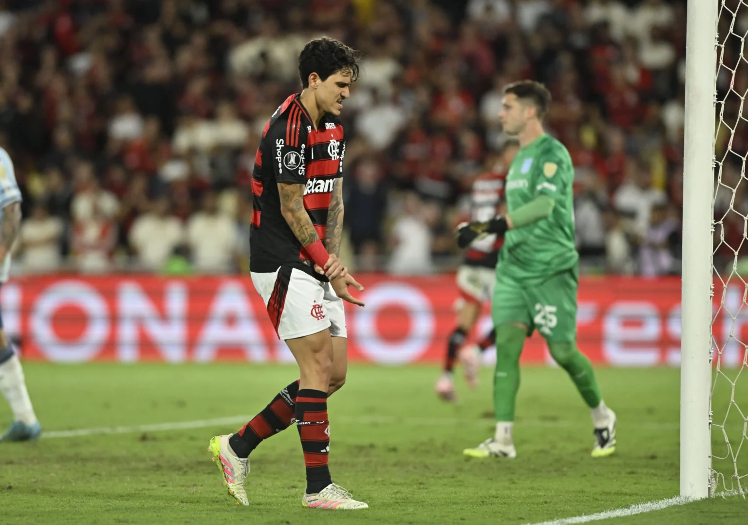Flamengo Acompanha Recuperação de Pedro Após Fratura no Antebraço