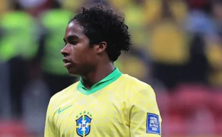 Flamengo busca Endrick: atacante decide permanecer na Europa