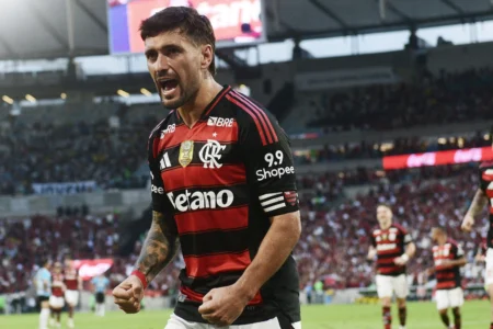 Flamengo chega a acordo e encaminha renovação do contrato de Arrascaeta Flamengo chega a acordo e encaminha renovação do contrato de Arrascaeta