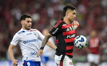 Flamengo desafia o Fortaleza, dono de um dos piores desempenhos em casa, para consolidar sua liderança entre os visitantes do Brasileirão