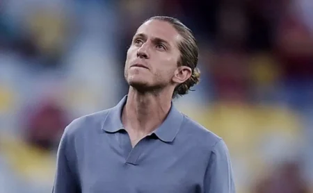 Flamengo faz exigência única e toma decisão sobre renovar com Filipe Luís Flamengo faz exigência única e toma decisão sobre renovar com Filipe Luís