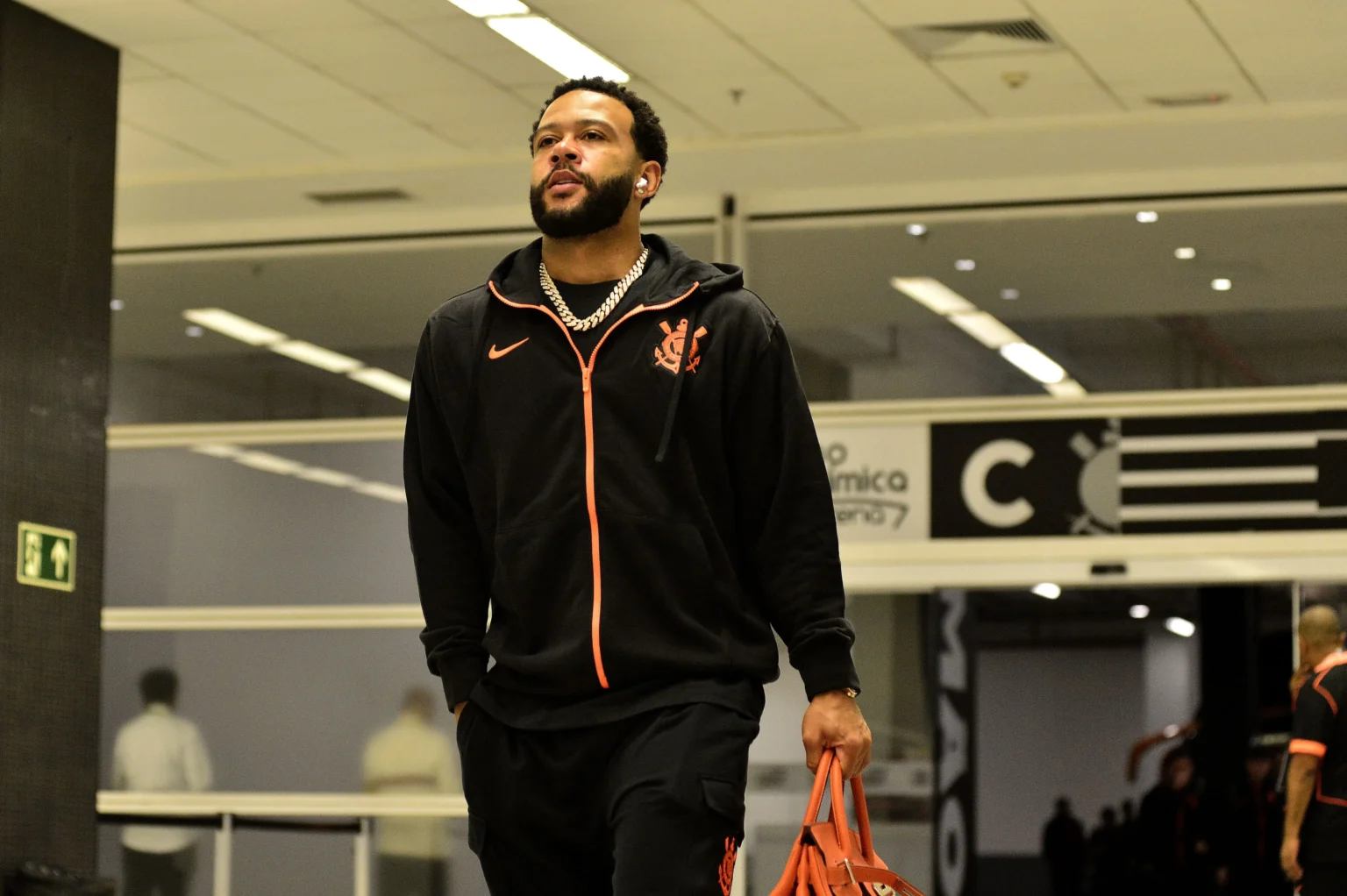 Futebol holandês rende mais que o brasileiro: veja a diferença entre Memphis e o Corinthians