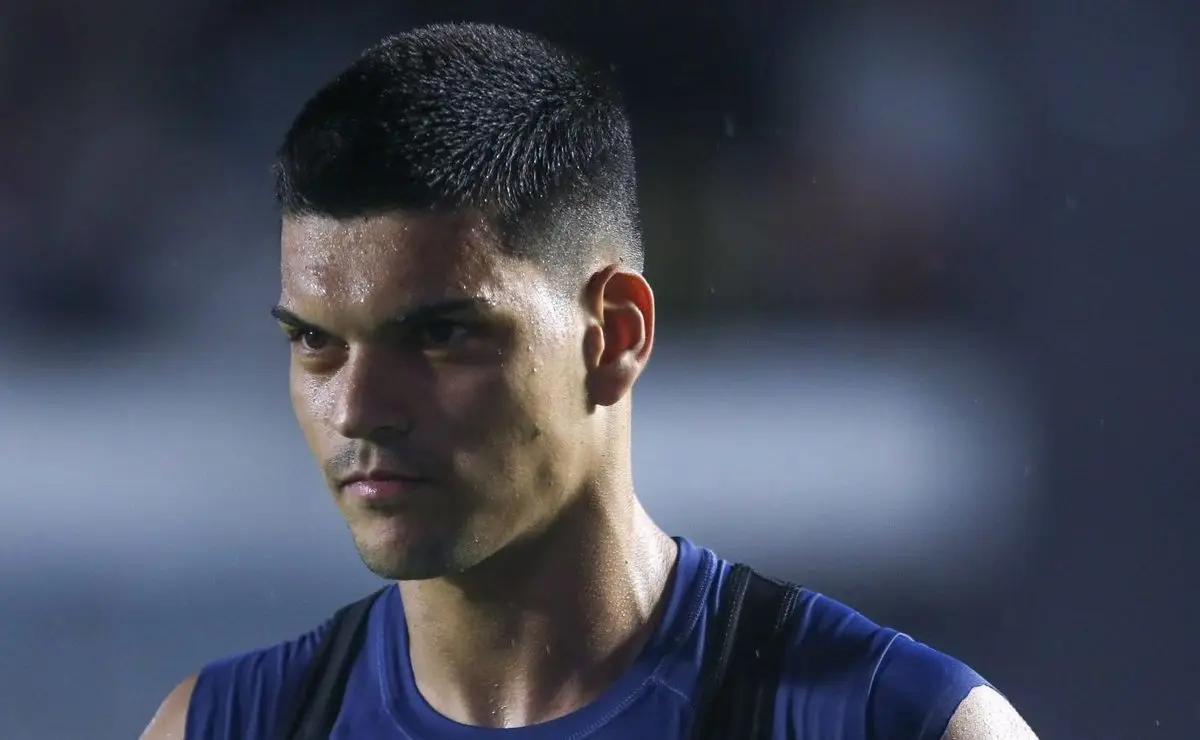 Gabriel Brazão Permanece no Santos e Nos Planos de Vojvoda Gabriel Brazão Permanece no Santos e Nos Planos de Vojvoda