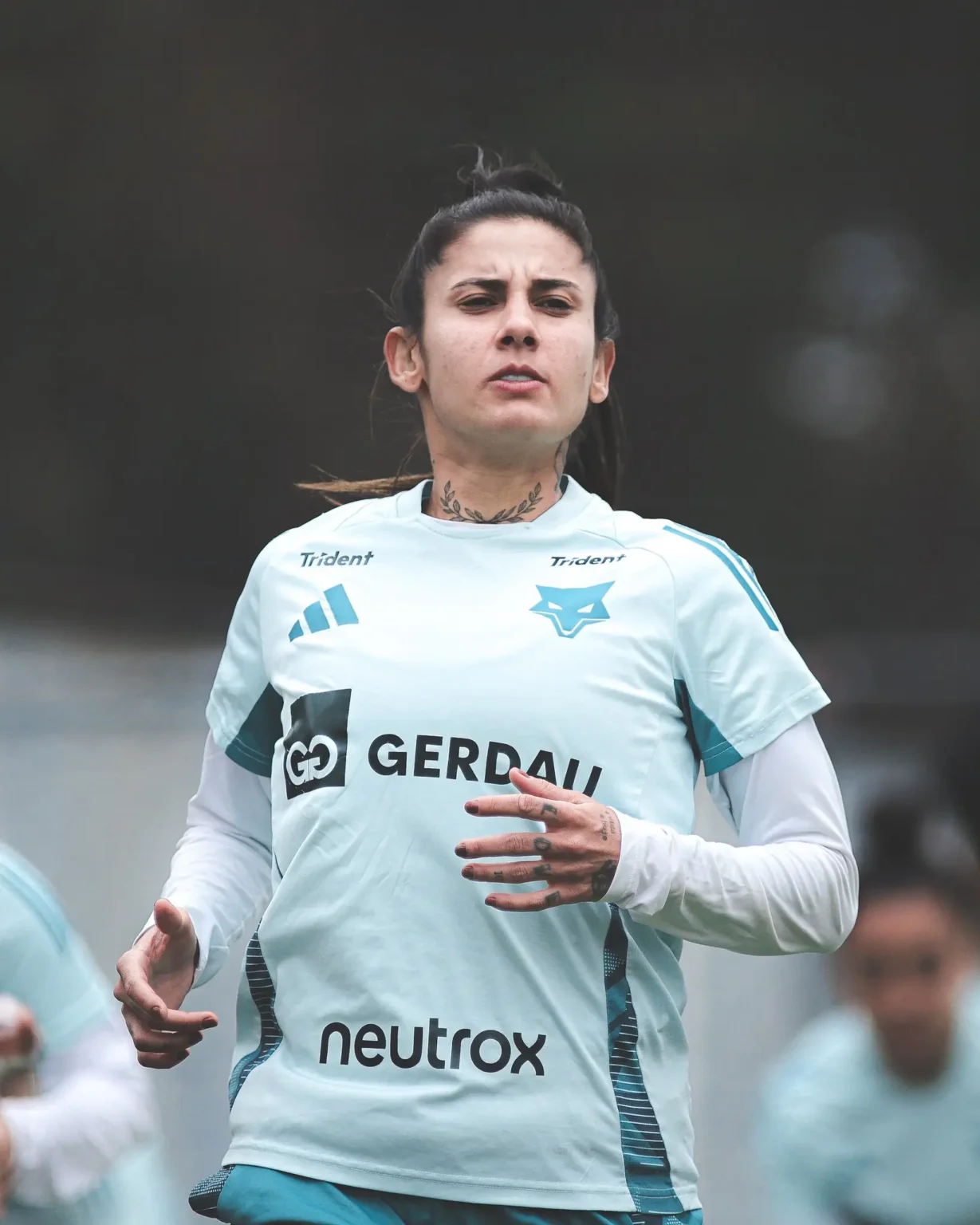 Gaby Soares: Titular na Campanha Histórica, Renova Contrato com o Cruzeiro Gaby Soares: Titular na Campanha Histórica, Renova Contrato com o Cruzeiro