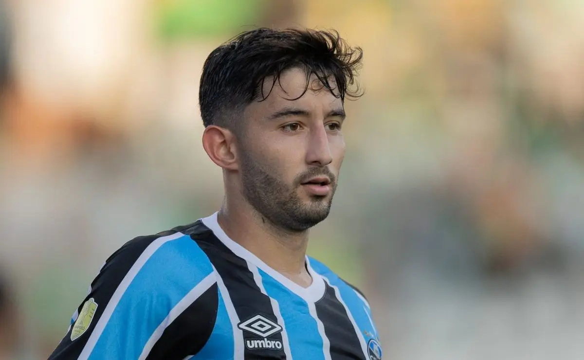 Grêmio Exige R$ 106 Milhões por Mathías Villasanti na Janela de Janeiro Grêmio Exige R$ 106 Milhões por Mathías Villasanti na Janela de Janeiro