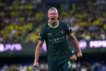 Haaland iguala feito histórico de Cristiano Ronaldo com 12 jogos seguidos marcando gols Haaland iguala feito histórico de Cristiano Ronaldo com 12 jogos seguidos marcando gols