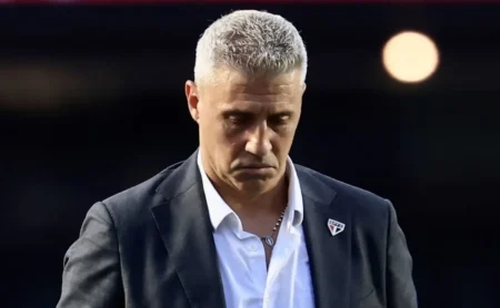 Hernán Crespo afasta especulações de desgaste no São Paulo: “Acredito no projeto” Hernán Crespo afasta especulações de desgaste no São Paulo: “Acredito no projeto”