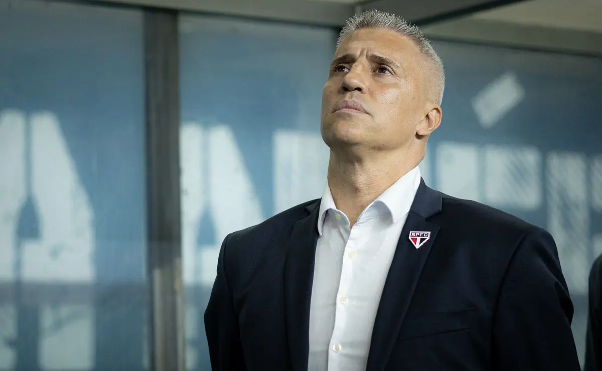 Hernán Crespo critica Grêmio e surpreende com desabafo: “Nada foi bom” Hernán Crespo critica Grêmio e surpreende com desabafo: “Nada foi bom”