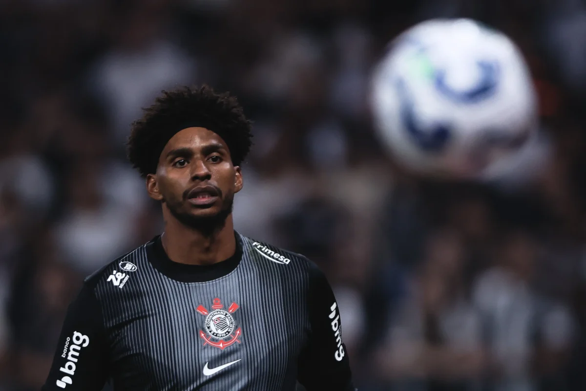 Hugo Souza: Luxação no Ombro Ameaça o Desempenho do Corinthians Contra o Vitória