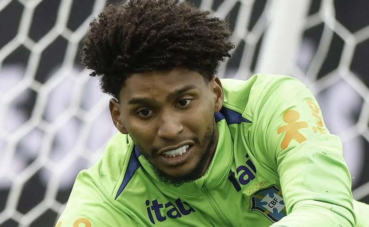 Hugo Souza comemora estreia na Seleção Brasileira e fala sobre anos de dedicação para chegar a esse momento Hugo Souza comemora estreia na Seleção Brasileira e fala sobre anos de dedicação para chegar a esse momento