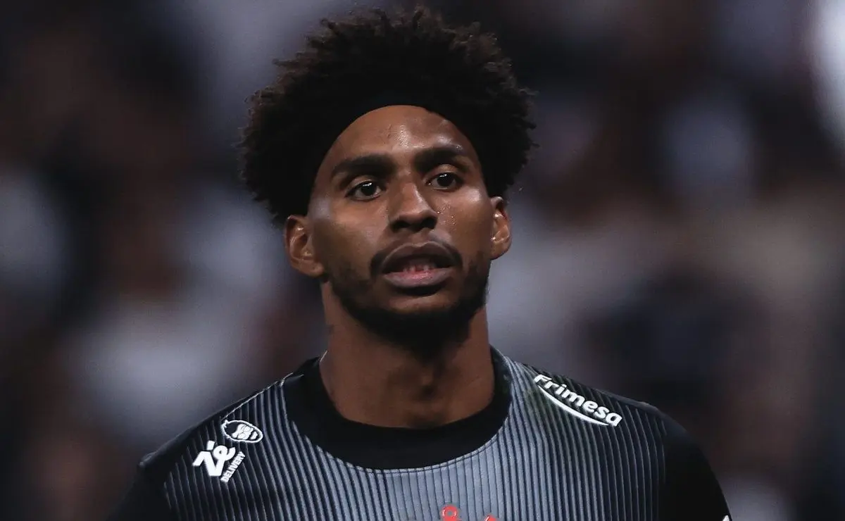 Hugo Souza é dúvida no Corinthians contra o Vitória devido a lesão no ombro