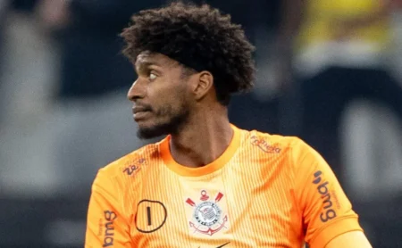 Hugo Souza rebate críticas na Seleção: ‘Se pego, era milagre’, depois do jogo entre Corinthians e Atlético-MG Hugo Souza rebate críticas na Seleção: 'Se pego, era milagre', depois do jogo entre Corinthians e Atlético-MG