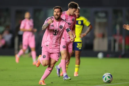 Inter Miami vence Nashville com dois gols de Messi e avança nos playoffs da MLS Inter Miami vence Nashville com dois gols de Messi e avança nos playoffs da MLS