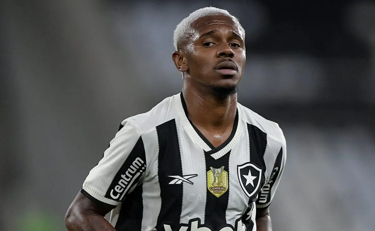 Jeffinho defende Davide Ancelotti e critica o planejamento do Botafogo: “Não foi muito bom” Jeffinho defende Davide Ancelotti e critica o planejamento do Botafogo: “Não foi muito bom”