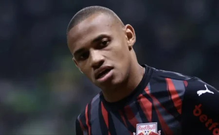 Jhon Jhon reafirma apreço pelo Palmeiras e critica arbitragem. "Jhon Jhon reafirma apreço pelo Palmeiras e critica arbitragem".