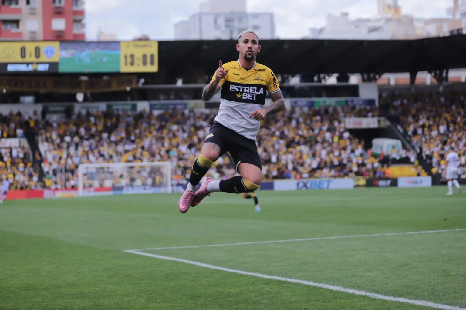 Jhonata Robert estende contrato com o Criciúma até 2027 Jhonata Robert estende contrato com o Criciúma até 2027