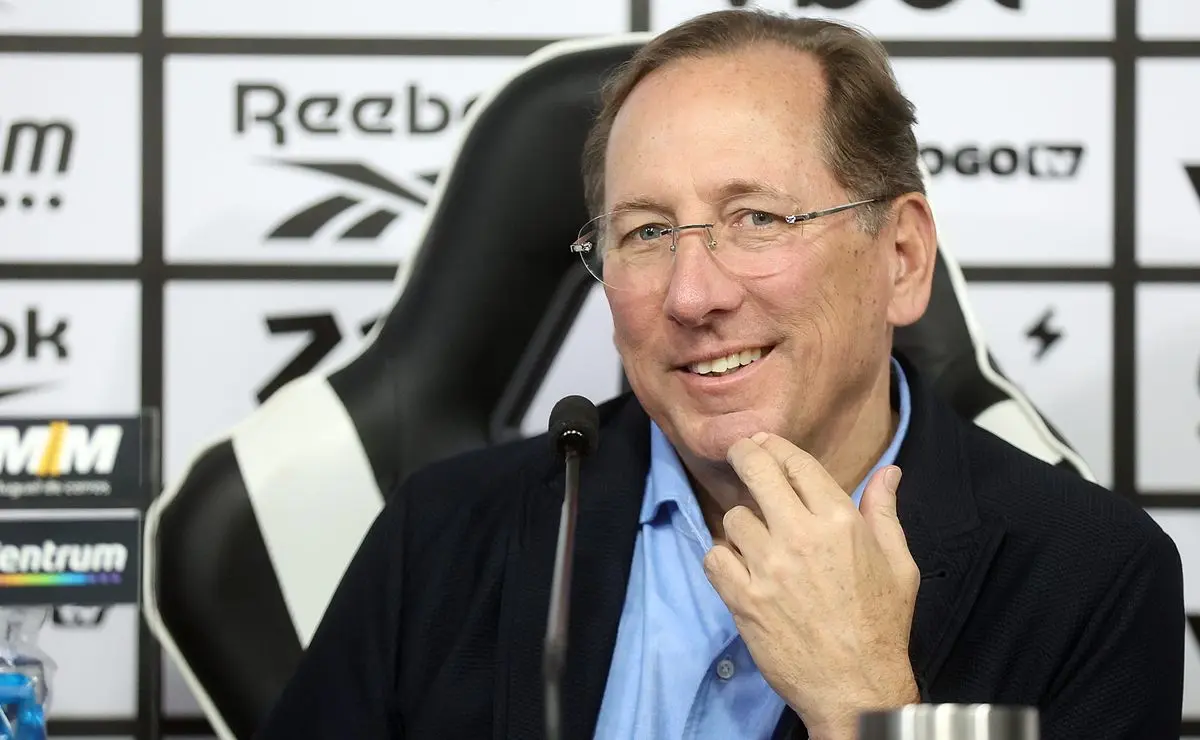 John Textor foca na Libertadores: É quase uma obrigação, reforços ficam para depois John Textor foca na Libertadores: "É quase uma obrigação", reforços ficam para depois