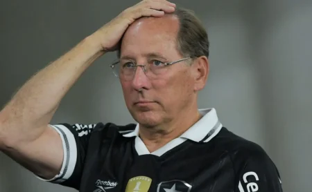 John Textor se desculpa com Leila Pereira e celebra retomada de paz com o Palmeiras "John Textor se desculpa com Leila Pereira e celebra retomada de paz com o Palmeiras"