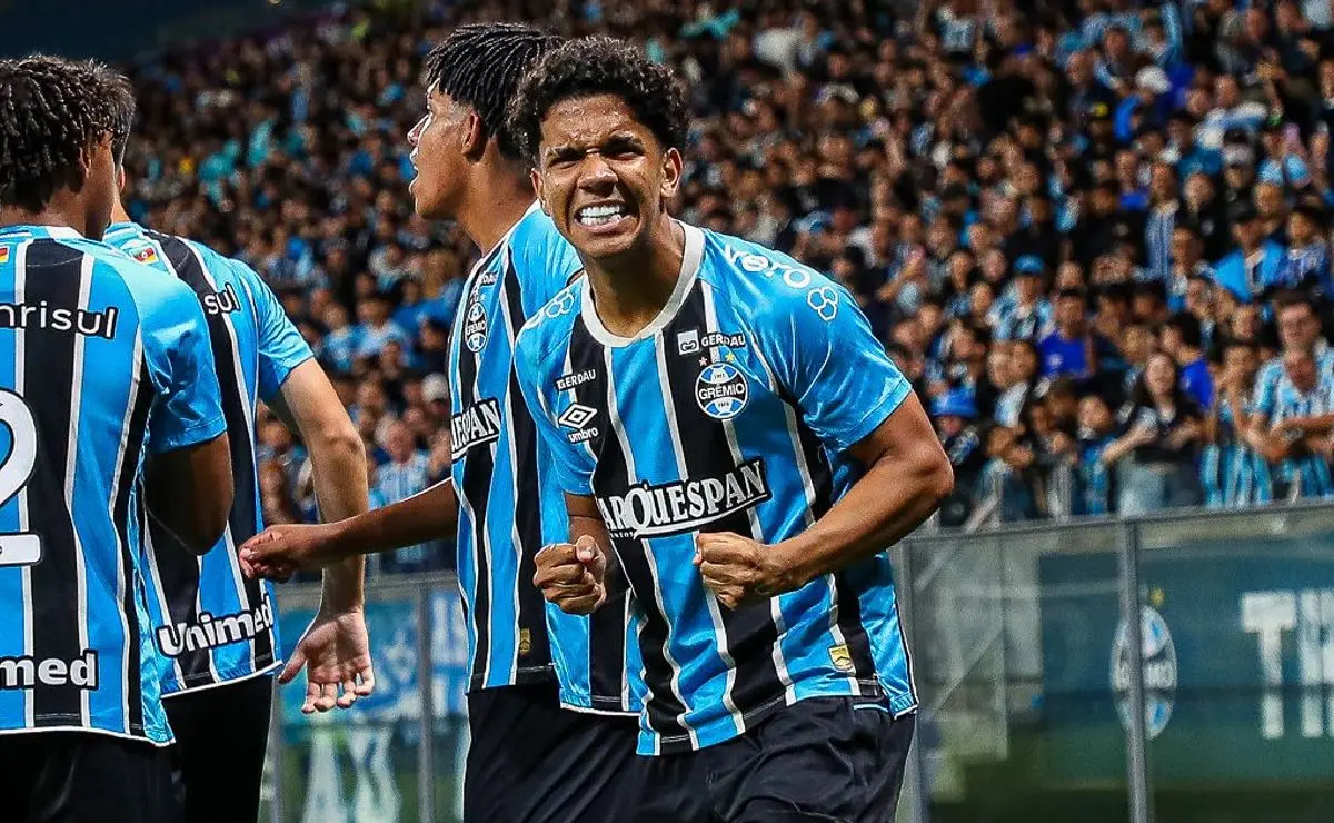João Borne: promessa do Grêmio renova acordo com penalidade de R$ 253,8 milhões João Borne: promessa do Grêmio renova acordo com penalidade de R$ 253,8 milhões