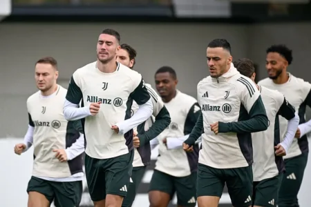 Juventus: Gastos de R$ 2,6 bilhões em reforços desde 2022 levam clube à investigação da Uefa Juventus: Gastos de R$ 2,6 bilhões em reforços desde 2022 levam clube à investigação da Uefa