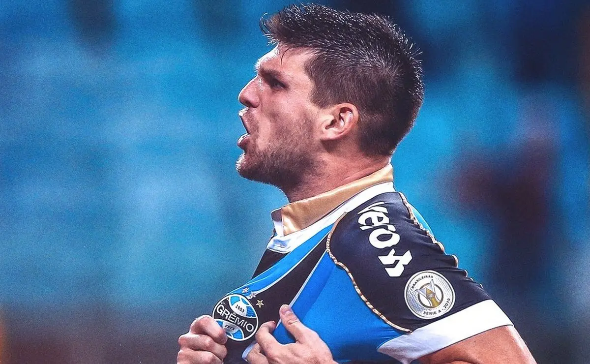 Kannemann recebe pedidos de aposentadoria da torcida do Grêmio após atuação contra o Bahia: “Acabou” Kannemann recebe pedidos de aposentadoria da torcida do Grêmio após atuação contra o Bahia: “Acabou”