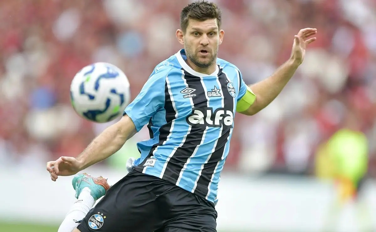 Kannemann reconhece falhas no vestiário, pede desculpas e recebe apoio incondicional do Grêmio após goleada