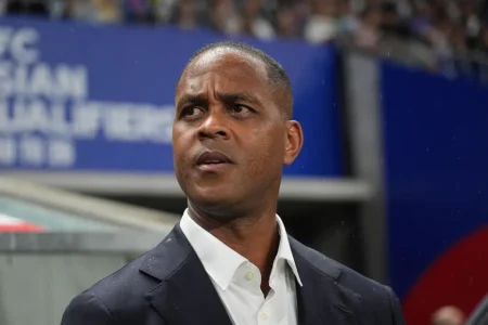 Kluivert é demitido da seleção da Indonésia após não conseguir vaga na Copa do Mundo