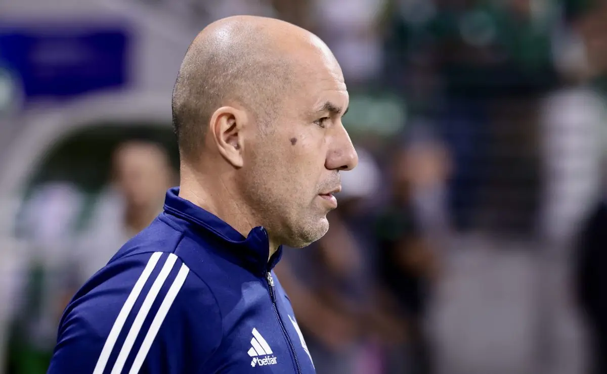 Leonardo Jardim Define Titularidade na Zaga: Jhonatan Jesus Escalado Contra o Vitória